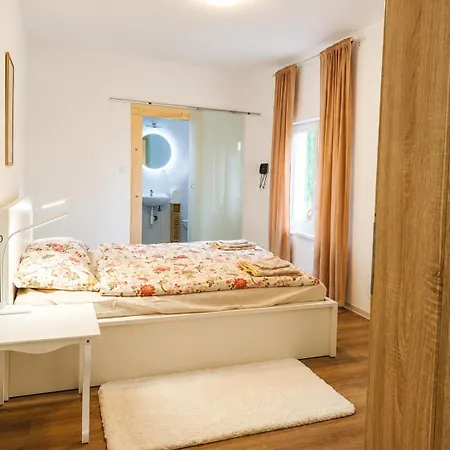Sunny Little Apartment Kosor